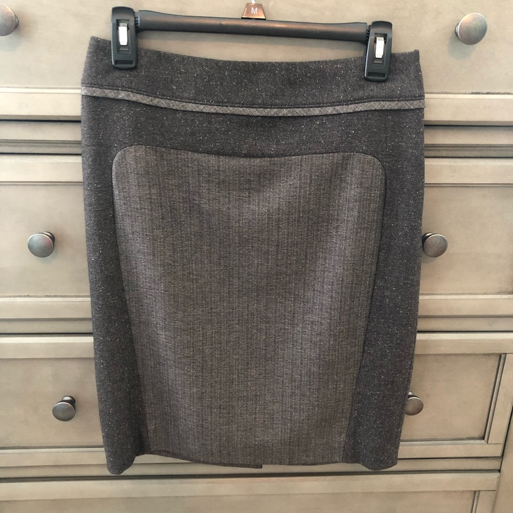 Women’s 21 inch fully lined long skirt. Flattering panel detailing.